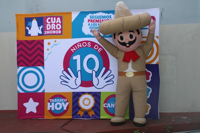 N10 y Santa Claus 2025